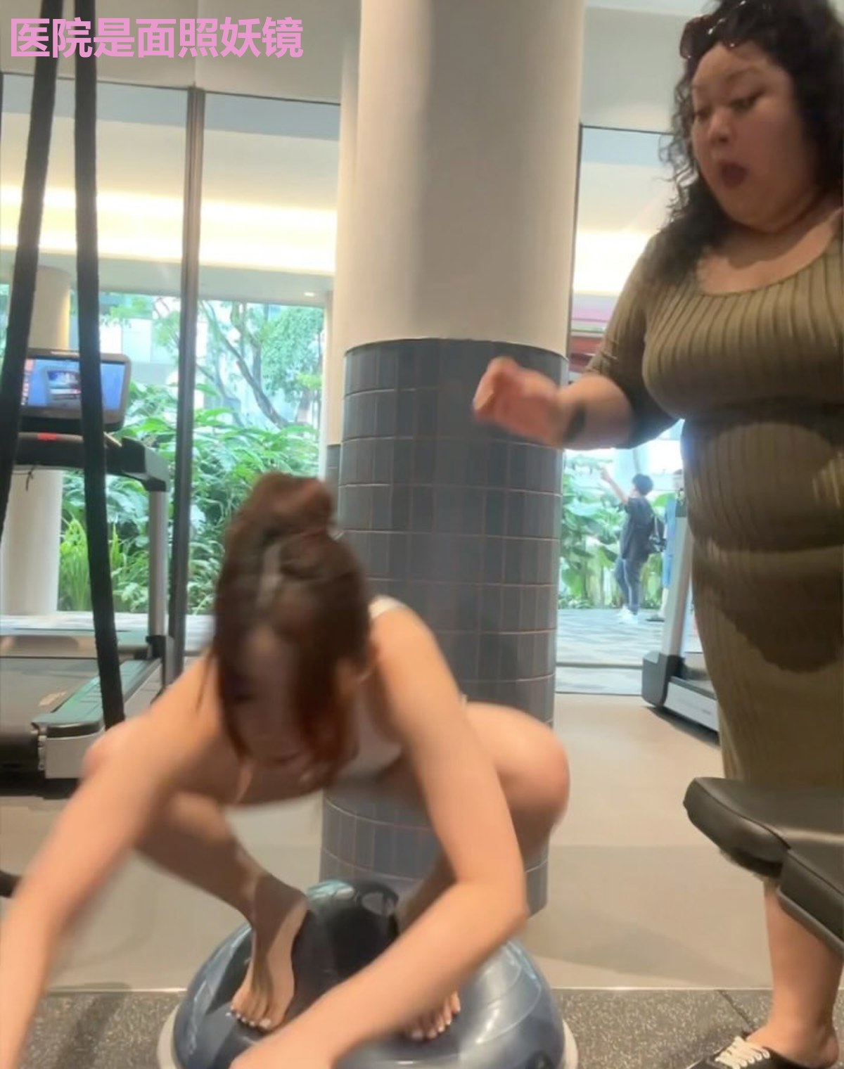 医院是面照妖镜
