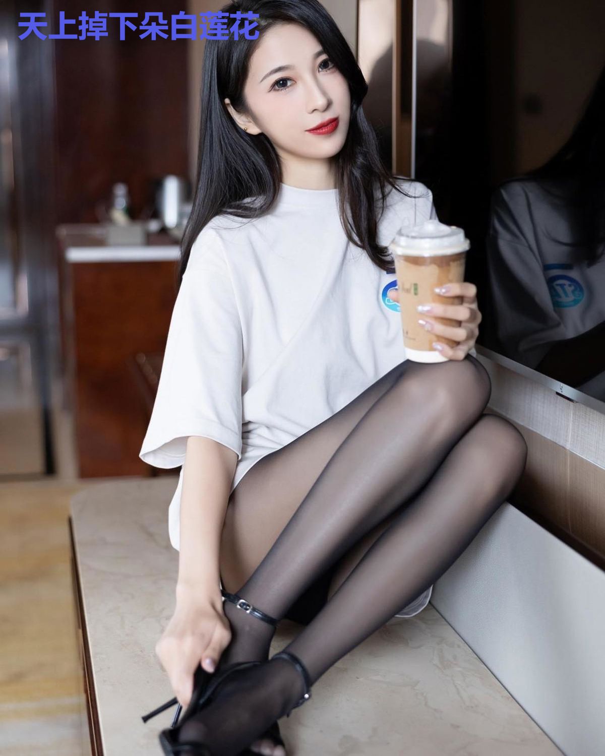 天上掉下朵白莲花