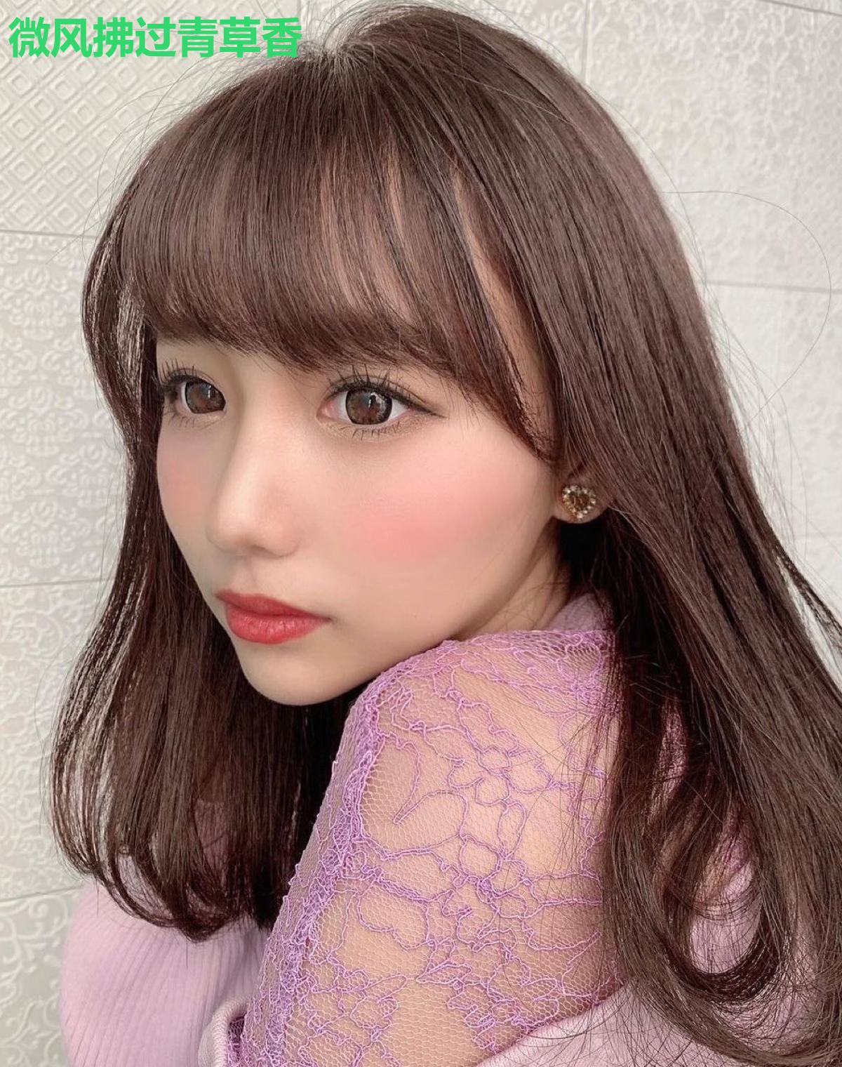微风拂过青草香