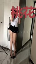 桃花戏春风